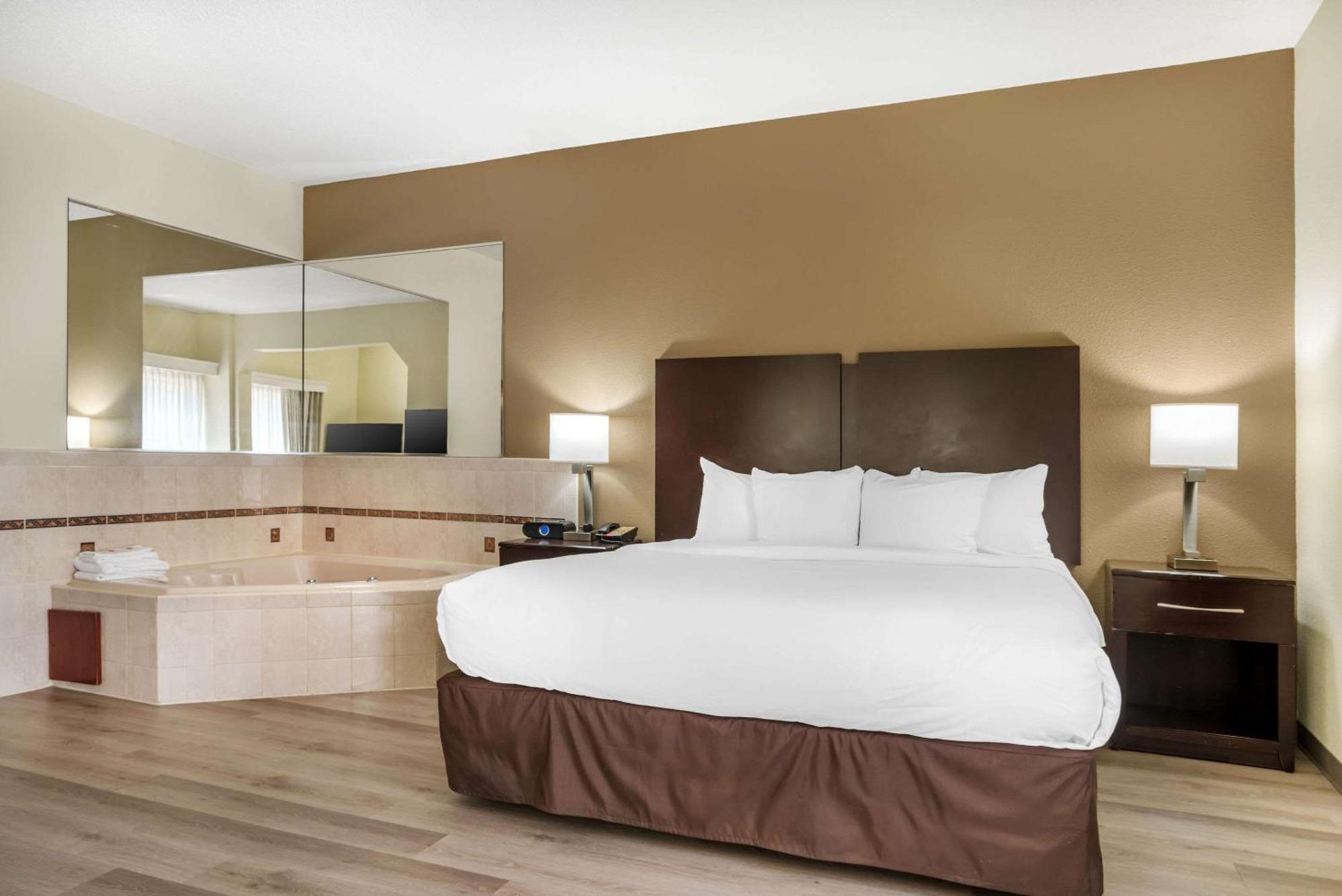 Comfort Inn & Suites Lake Norman Cornelius Extérieur photo